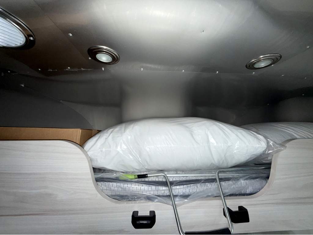 2026 AIRSTREAM INTERNATIONAL 27FBT - Image 23