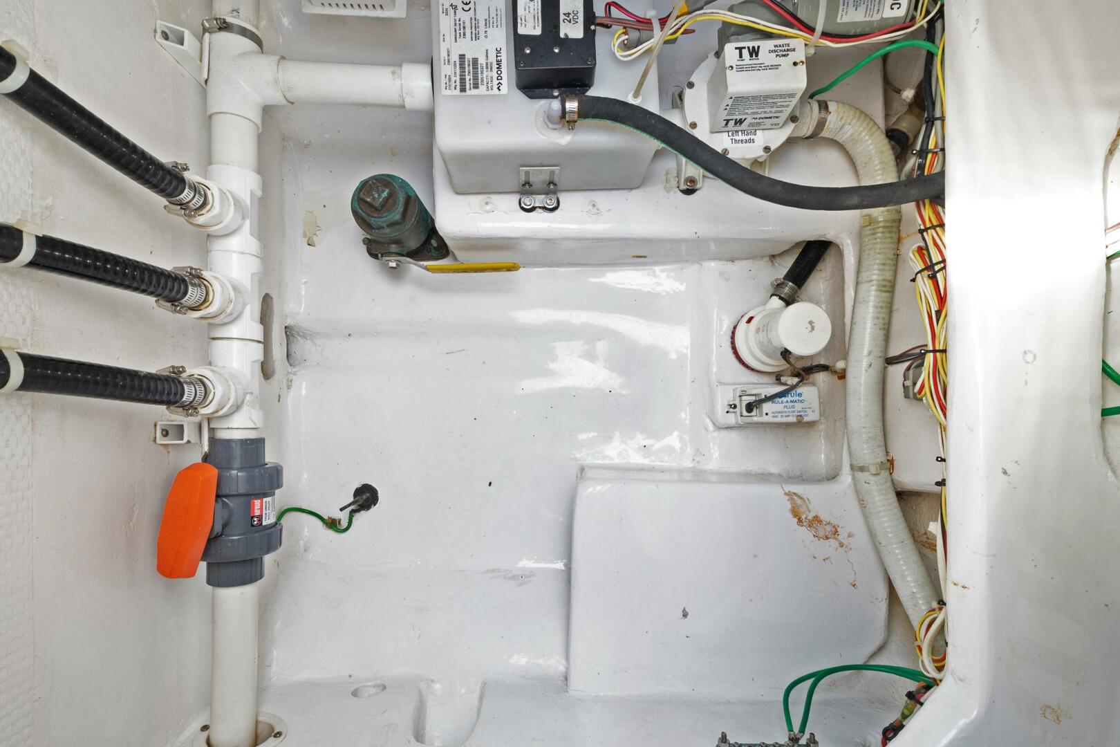 2015 Viking 46 Convertible - Image 45