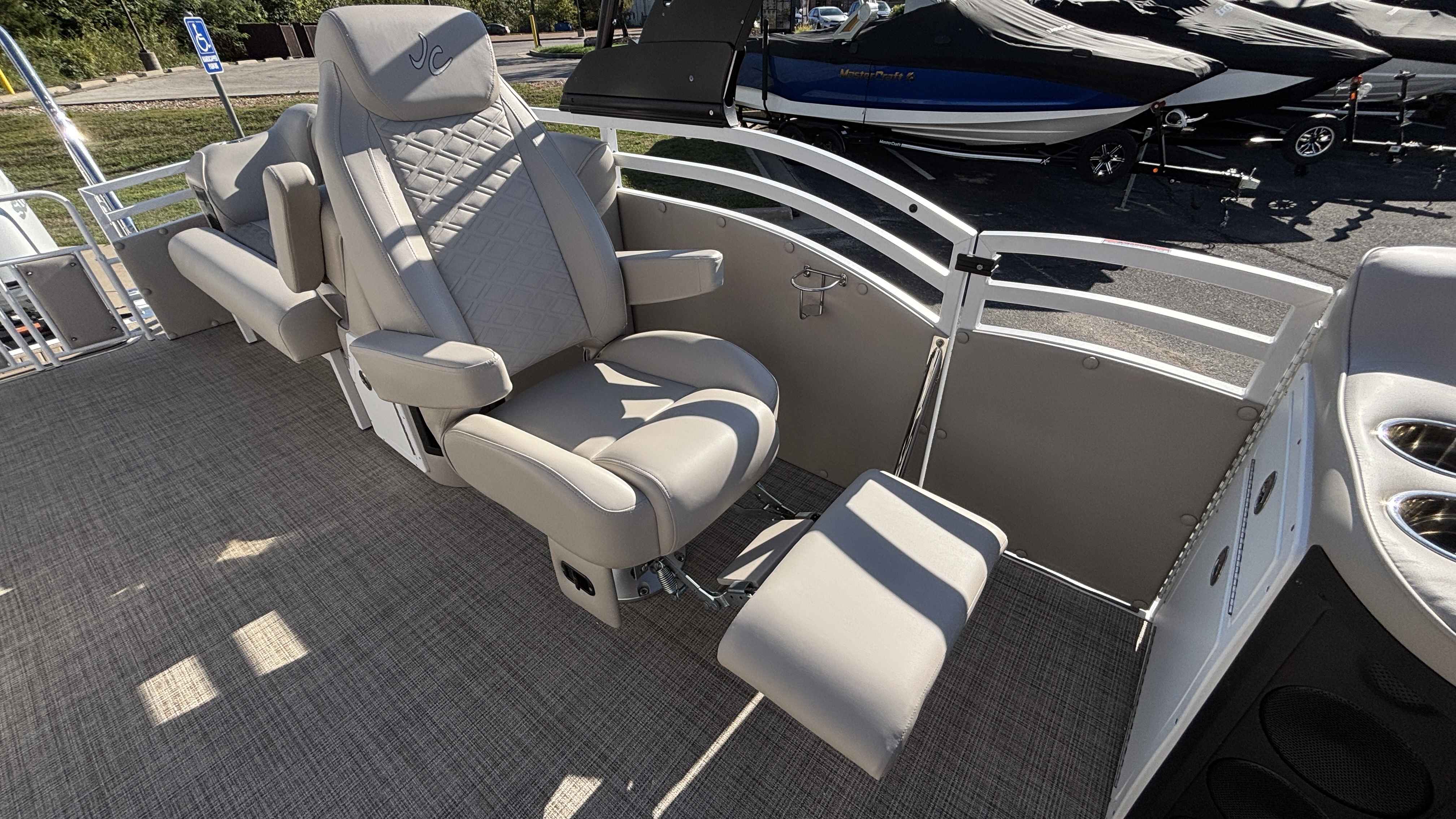 2026 JC Tritoon NepToon 25TT Sport - Image 23