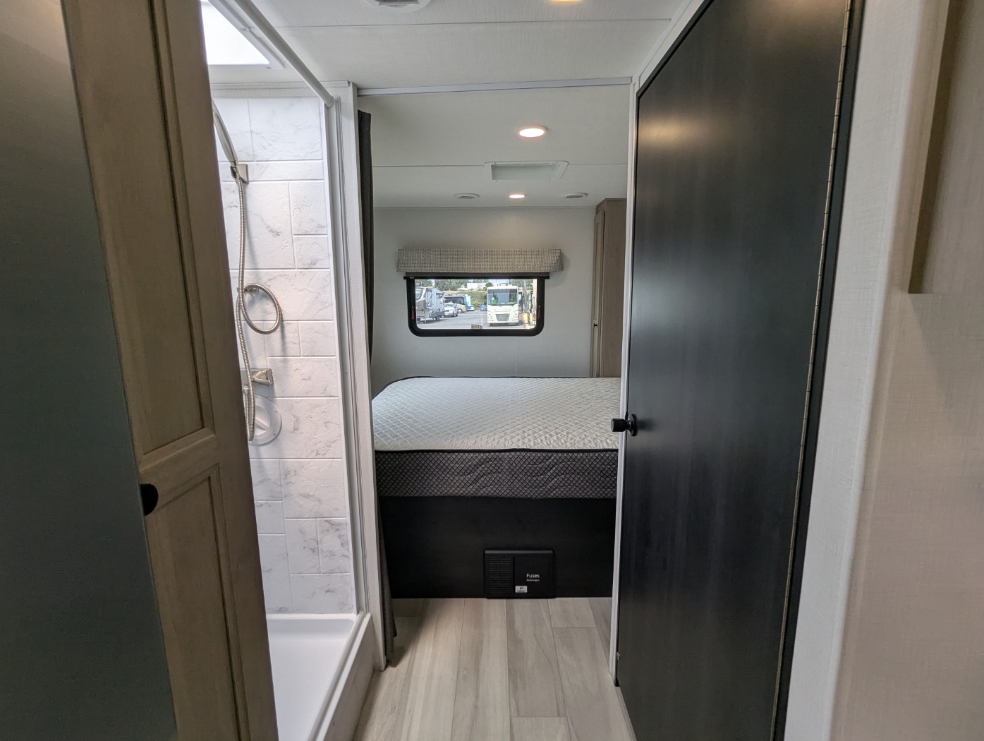 2026 FOREST RIVER SUNSEEKER 2750SLE - Image 23
