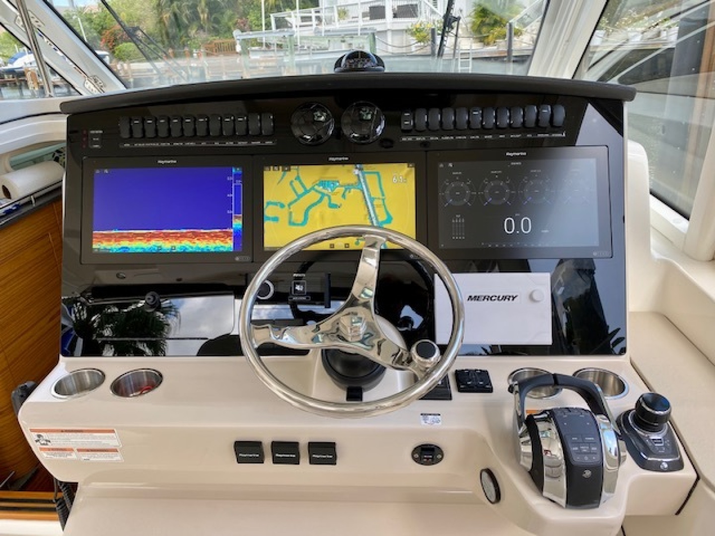 2020 Boston Whaler 380 Realm - Image 12