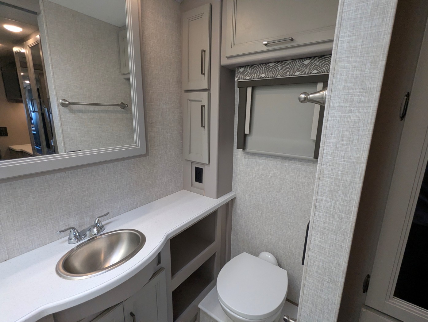 2022 Thor Motor Coach Windsport 35M - Image 32