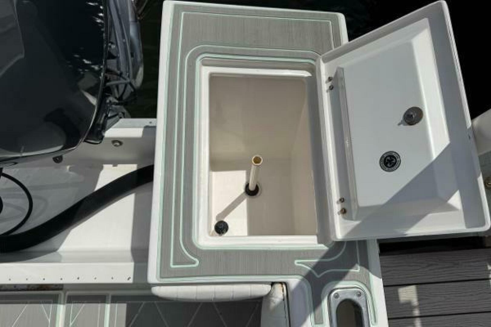 2005 Regulator 23 Center Console - Image 20