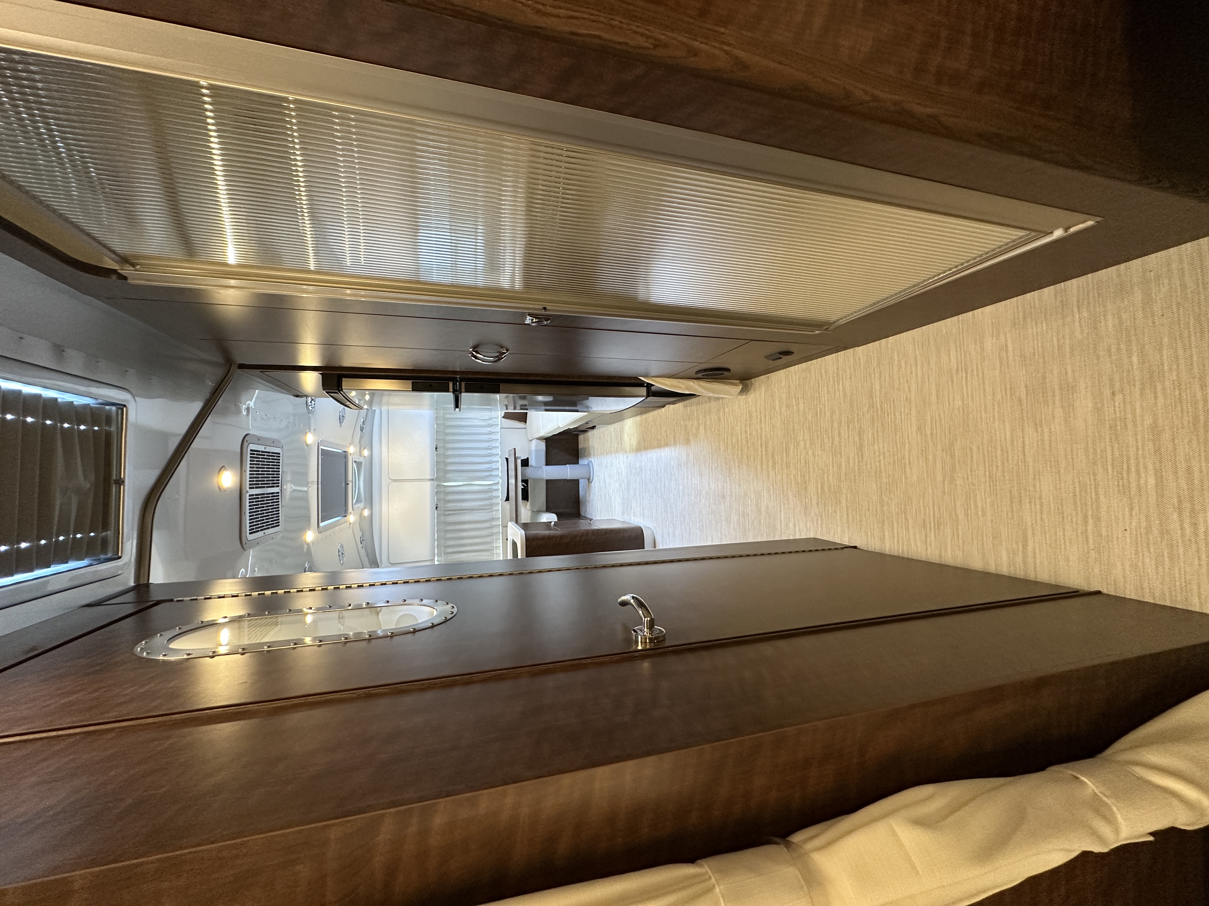 2027 Airstream Globetrotter 27FB Twin - Image 18
