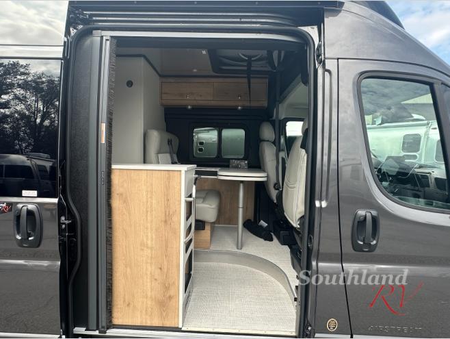 2026 Airstream Rangeline Base - Image 9