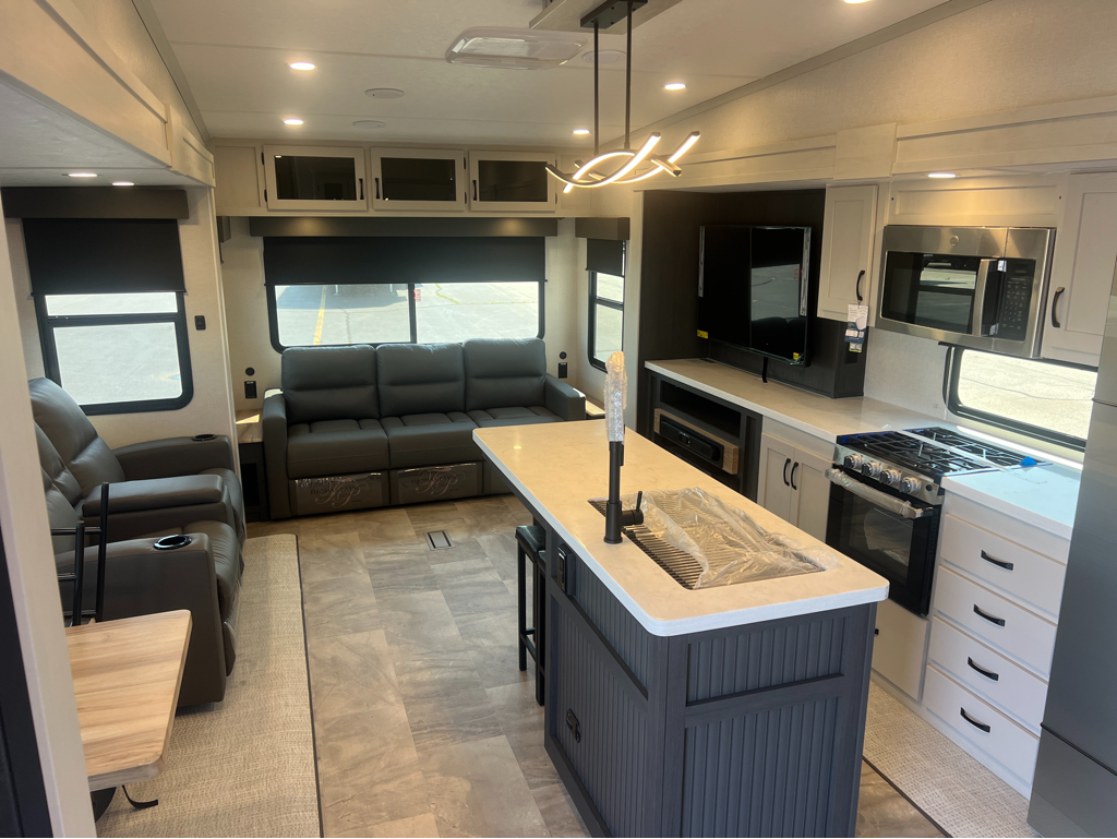 2027 Coachmen Chaparral 336TSIK - Image 25