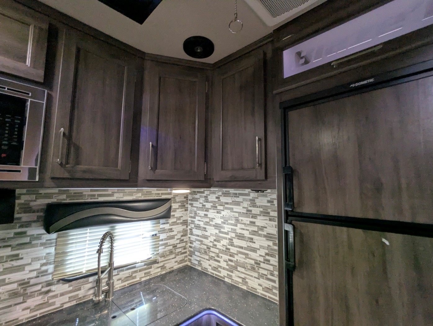 2021 PACIFIC COACHWORKS BLAZEN 2614 - Image 22