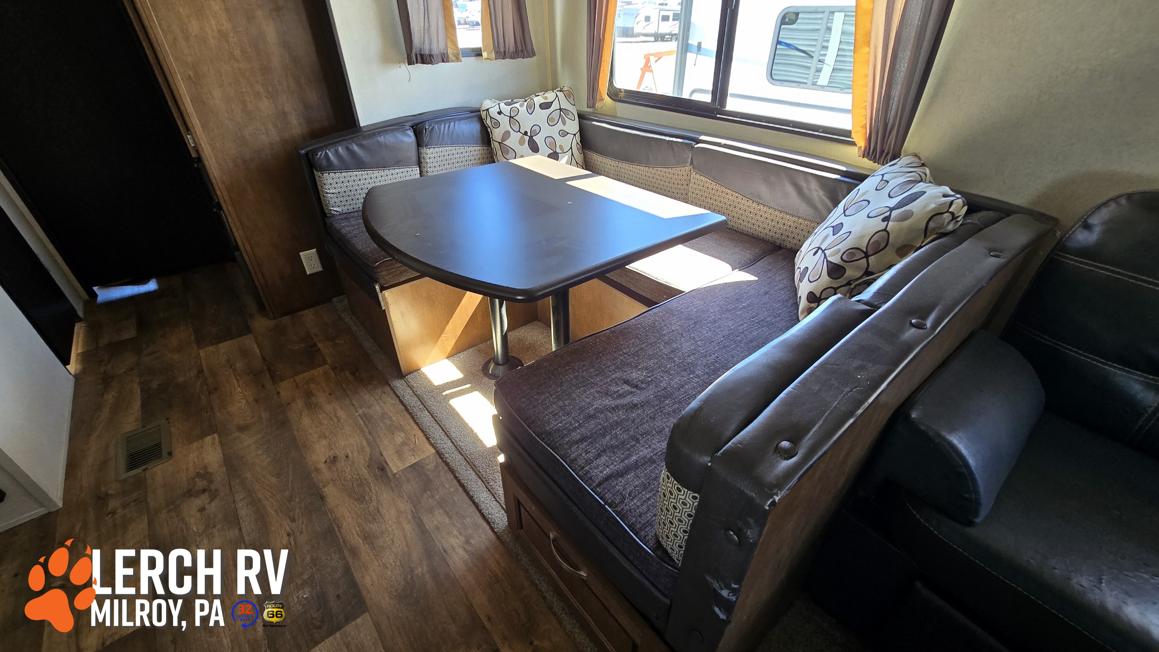 2017 Forest River Salem T32BHDS - Image 11