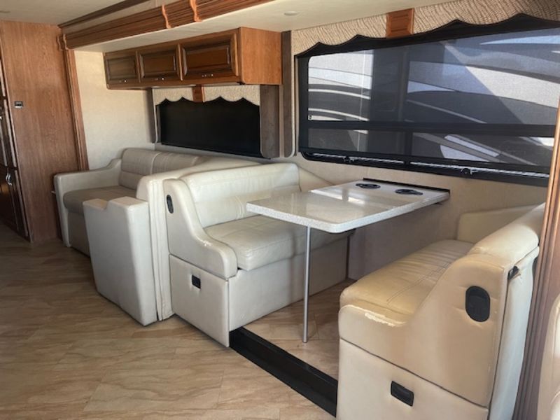 2017 Holiday Rambler Vacationer XE 34S - Image 7
