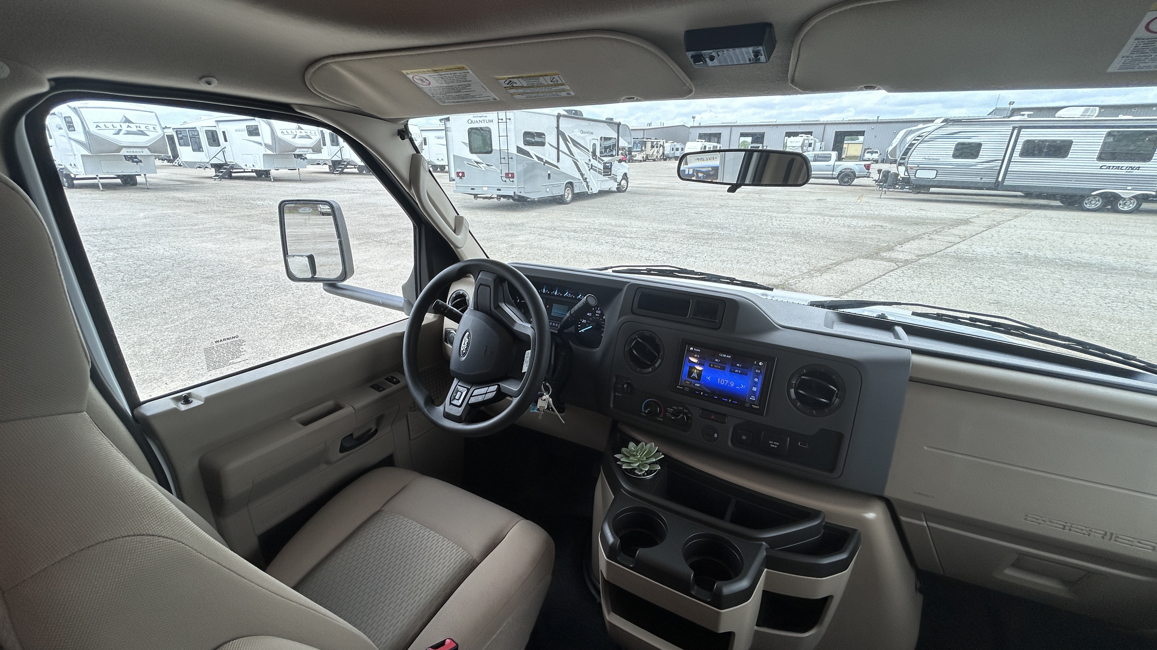 2026 Thor Motor Coach Quantum LZ28 - Image 12