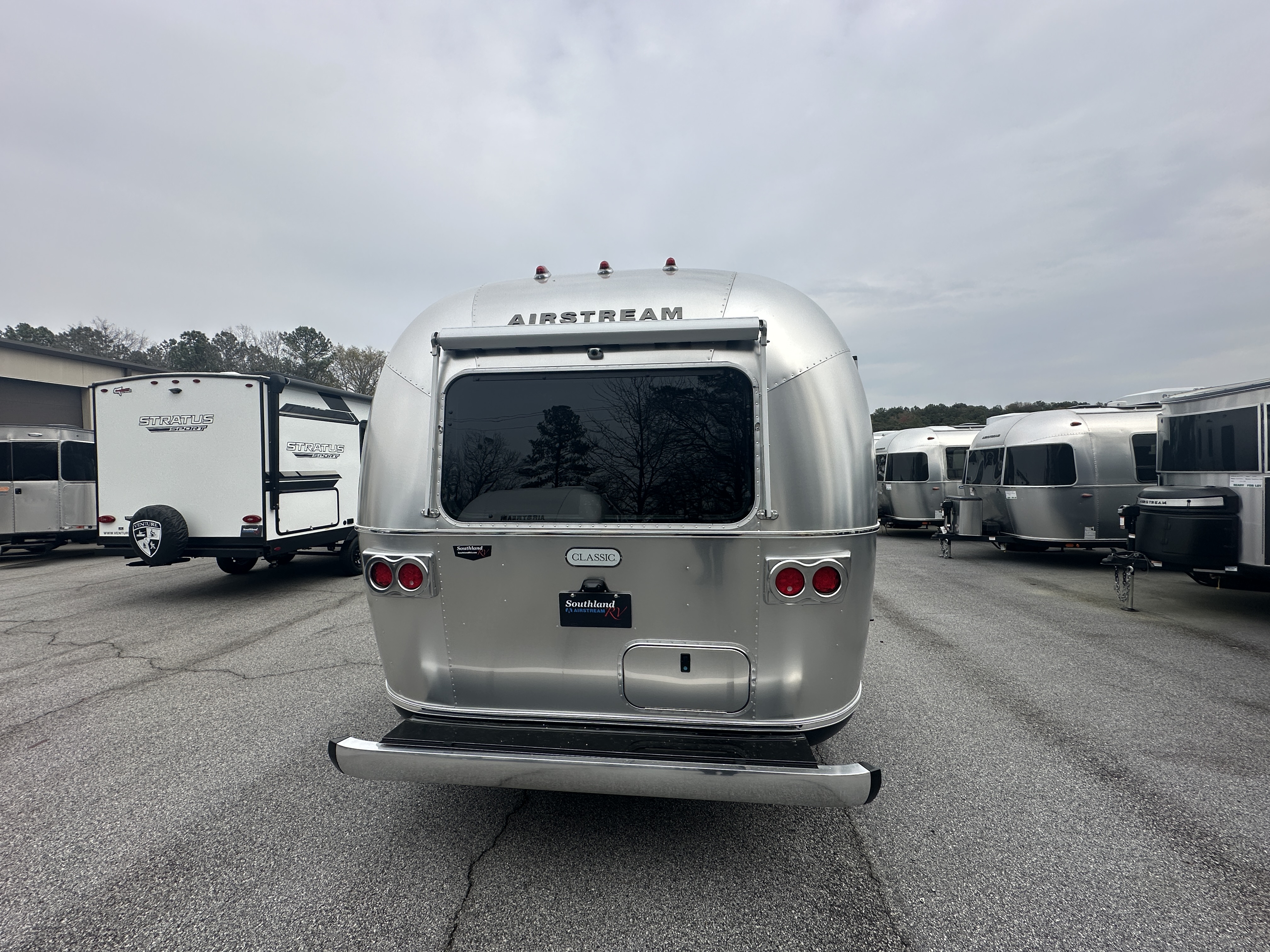 2026 Airstream Classic 33FB - Image 3