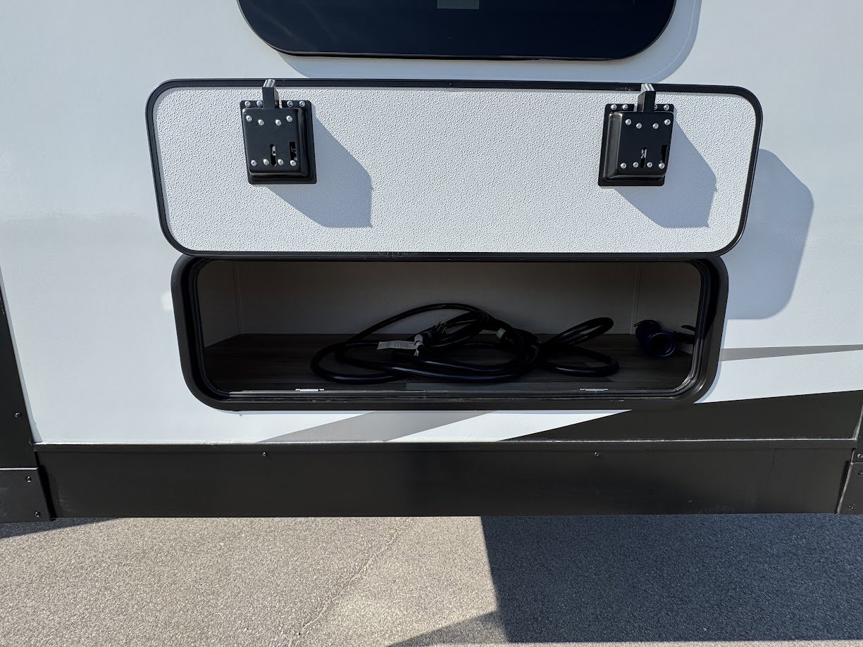 2026 VENTURE RV SPORTTREK 333VMI - Image 4