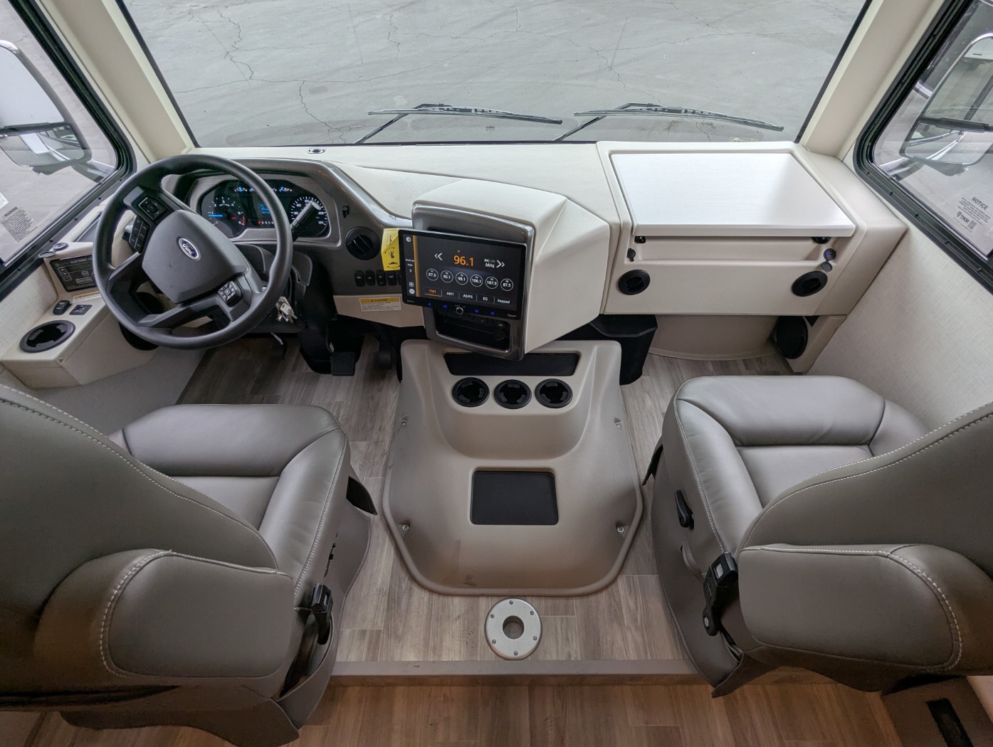 2026 Thor Motor Coach Windsport 29L - Image 10