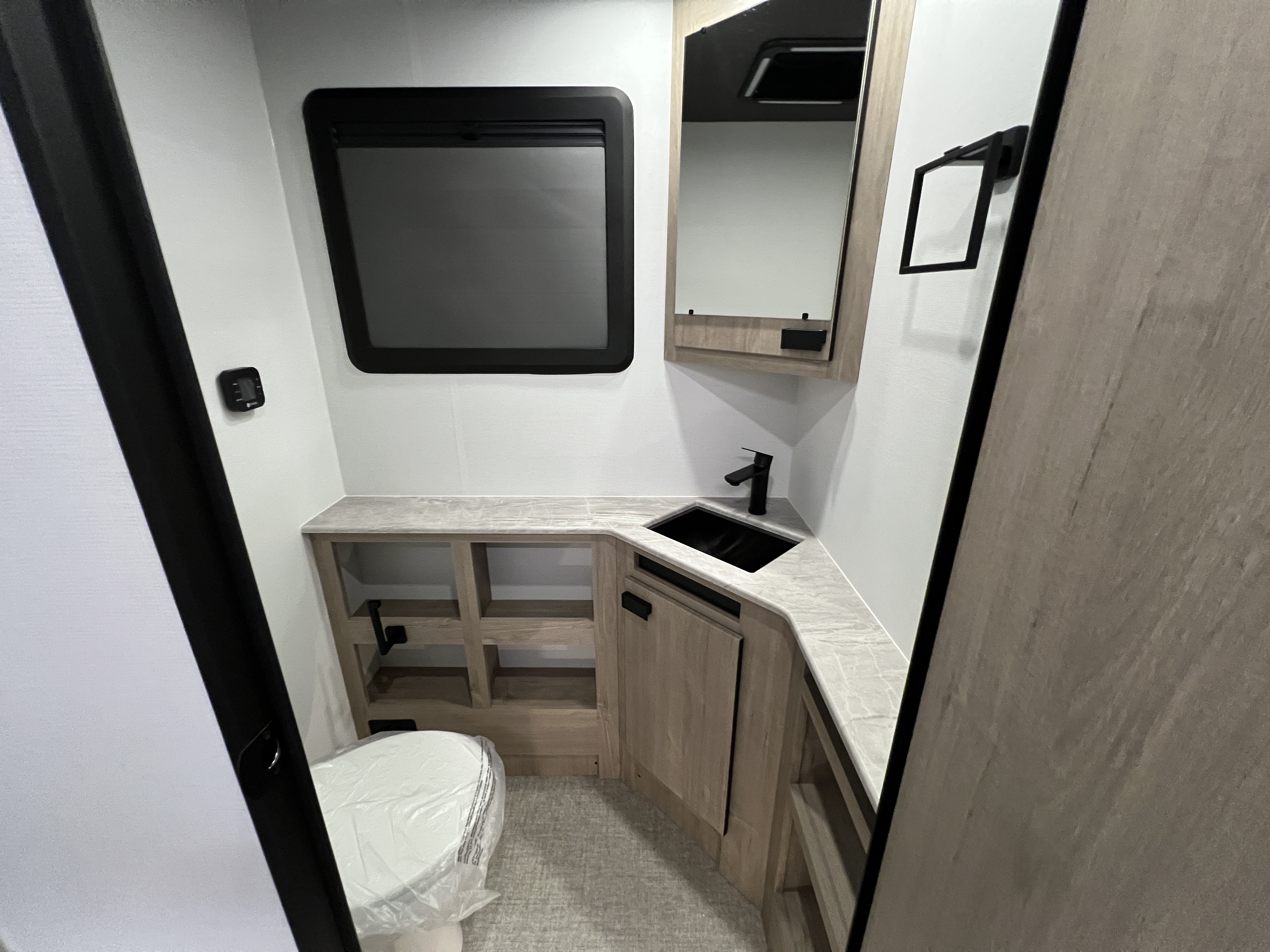 2027 Grand Design LINEAGE SERIES E 30DC - Image 36