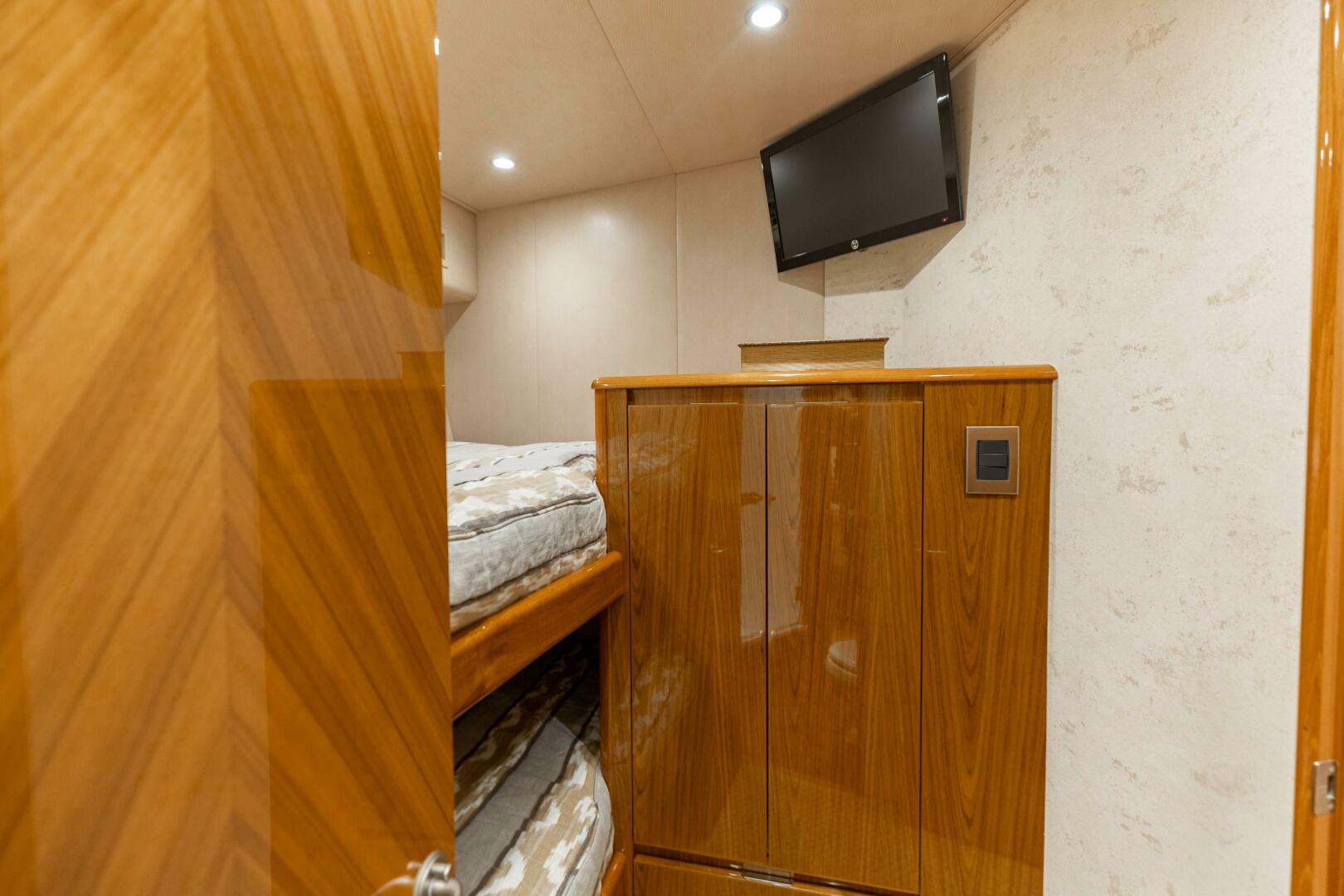 2013 Viking 76 Convertible - Image 51
