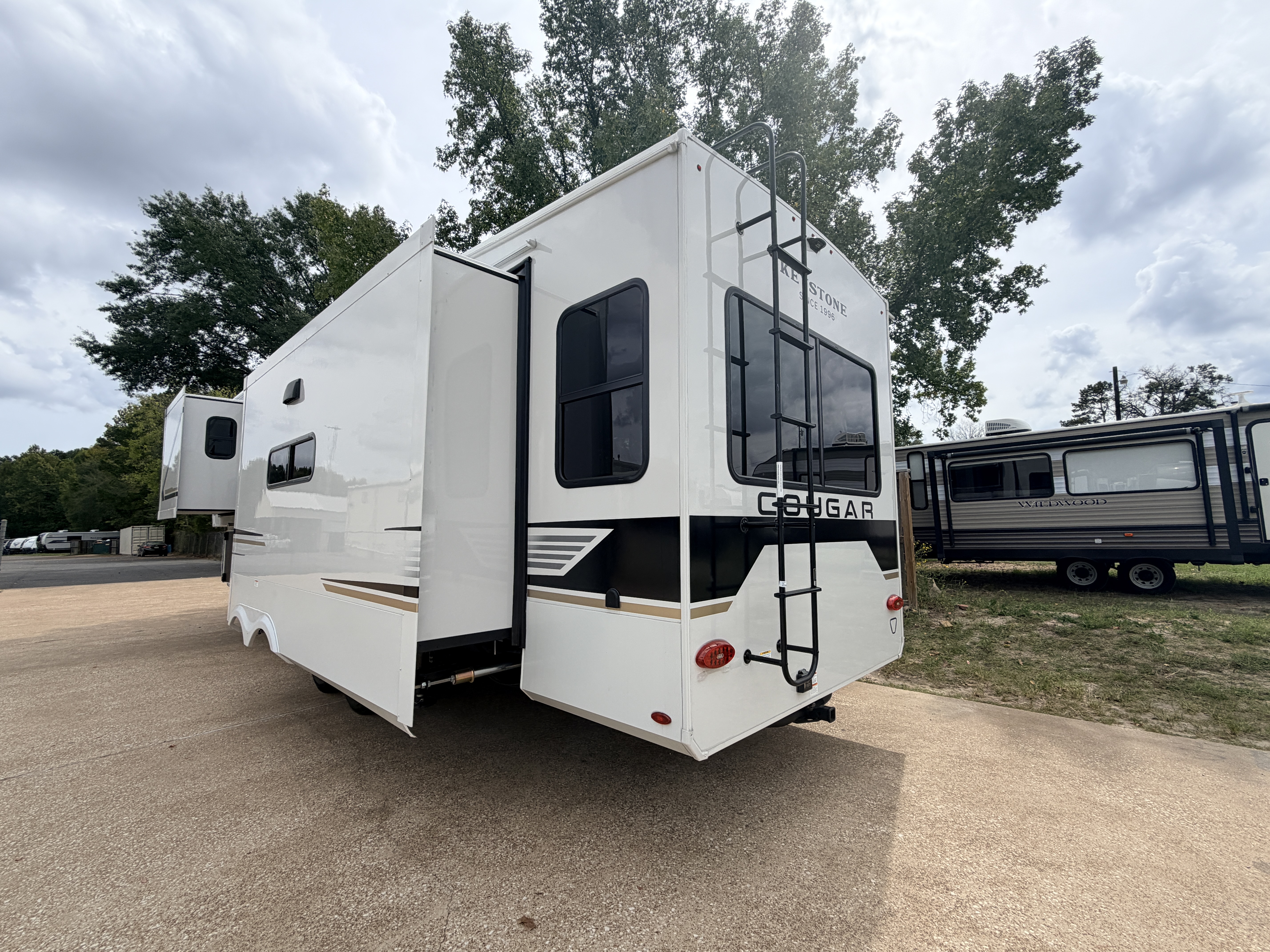 2027 Keystone Cougar 316RLS - Image 5
