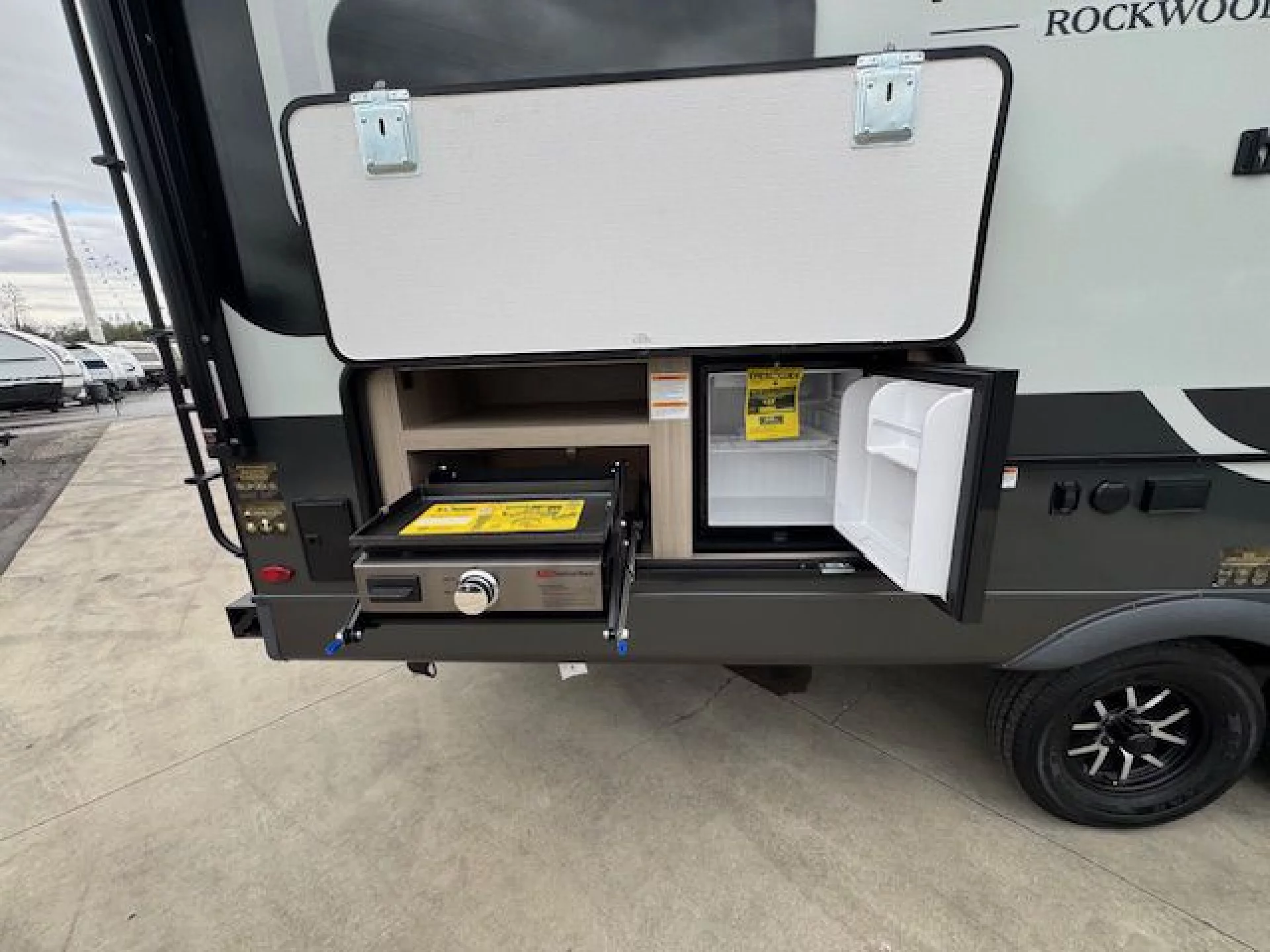 2026 FOREST RIVER ROCKWOOD MINI LITE 2509S - Image 8