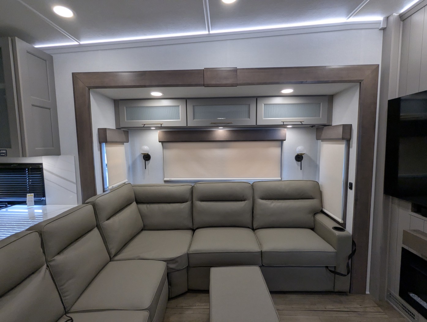2026 Alliance RV Paradigm 312RK - Image 20