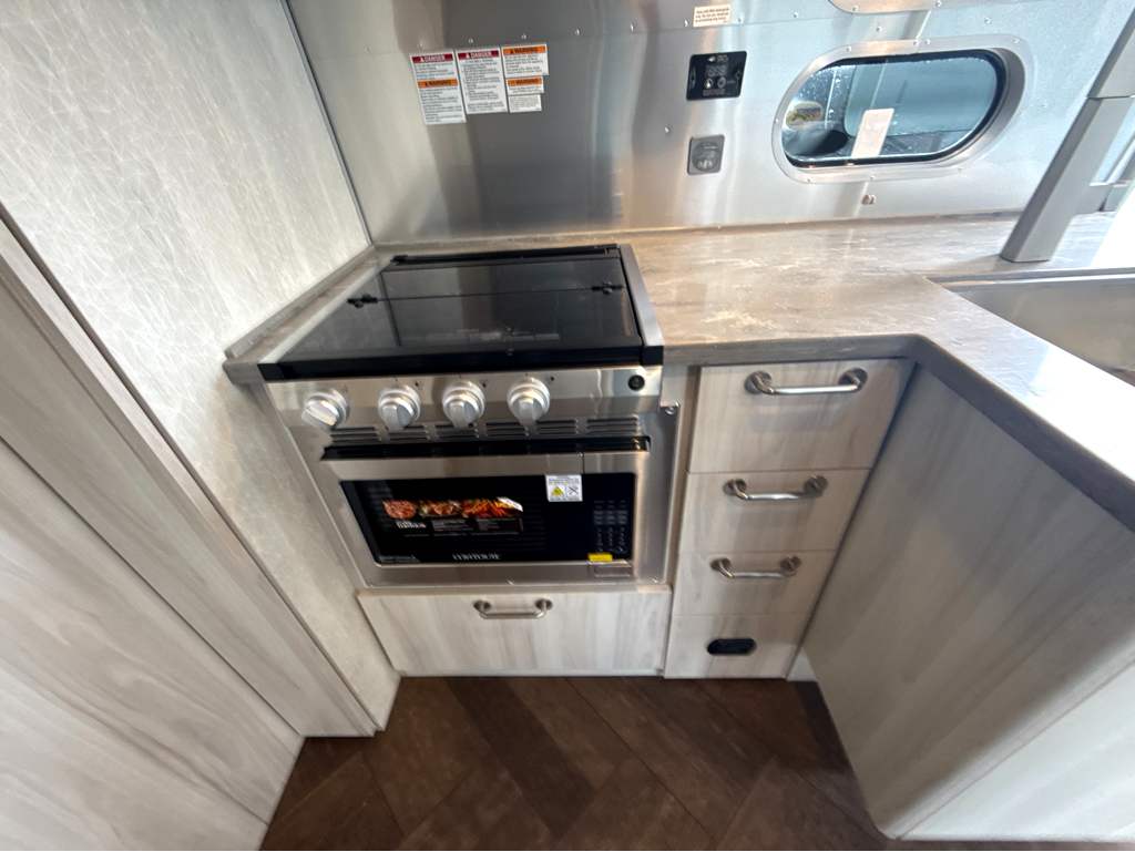 2026 Airstream International 25FB - Image 19