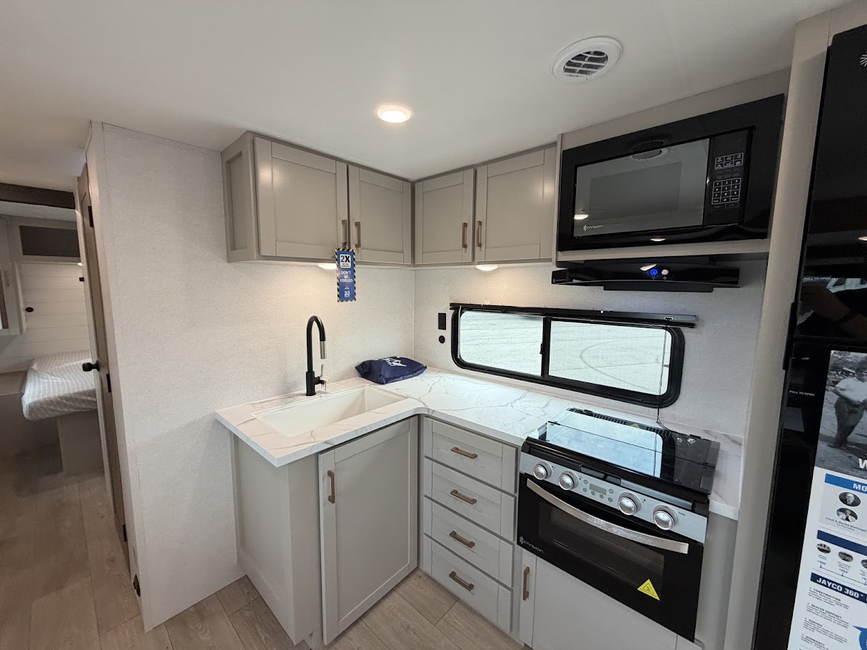 2027 JAYCO JAY FLIGHT 333BTS - Image 32