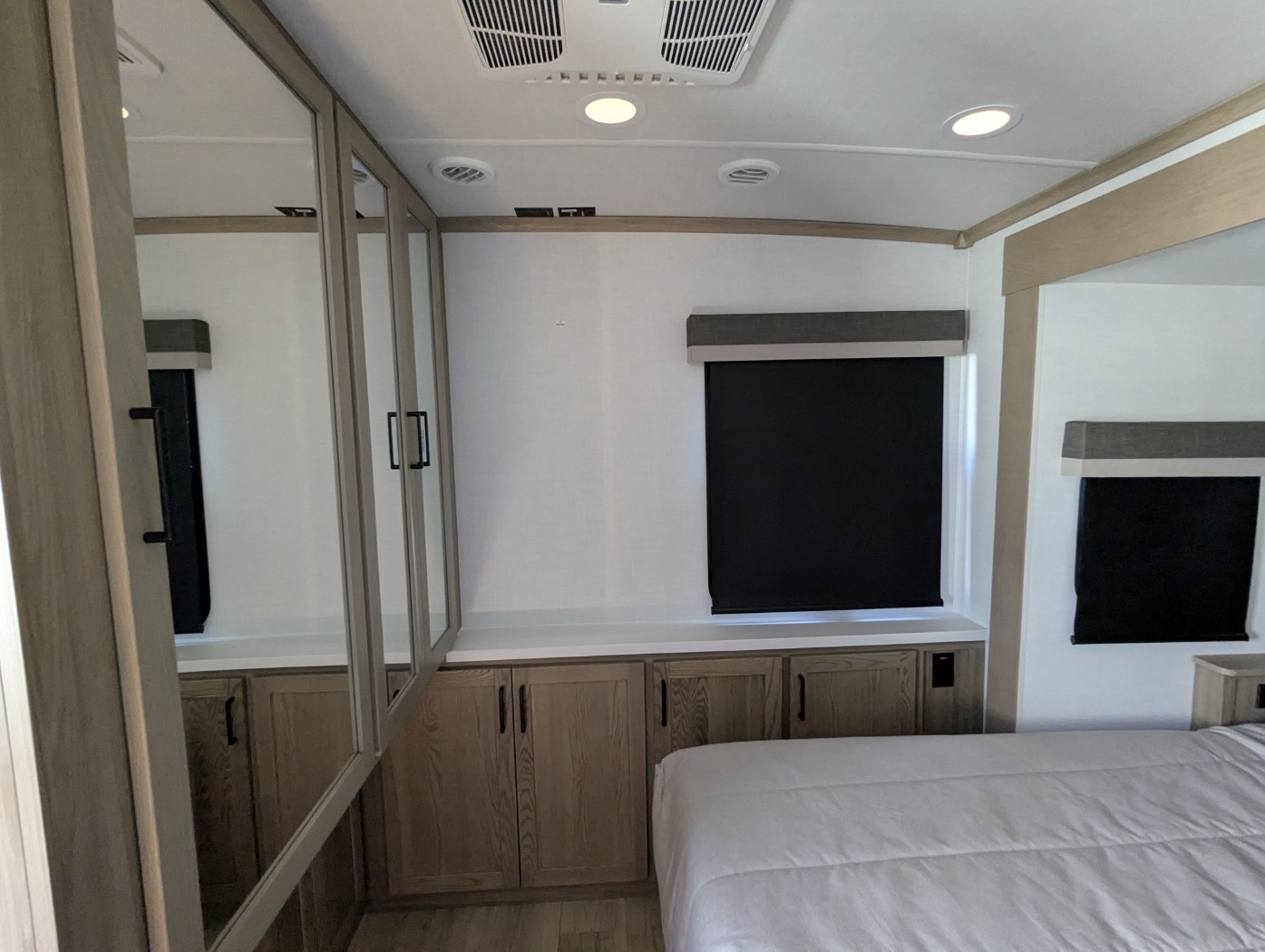 2026 Forest River Rockwood Signature 8339FK - Image 25
