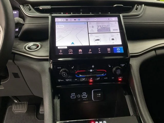 2023 Jeep Grand-Cherokee-L Laredo Altitude 4x4 - Image 16