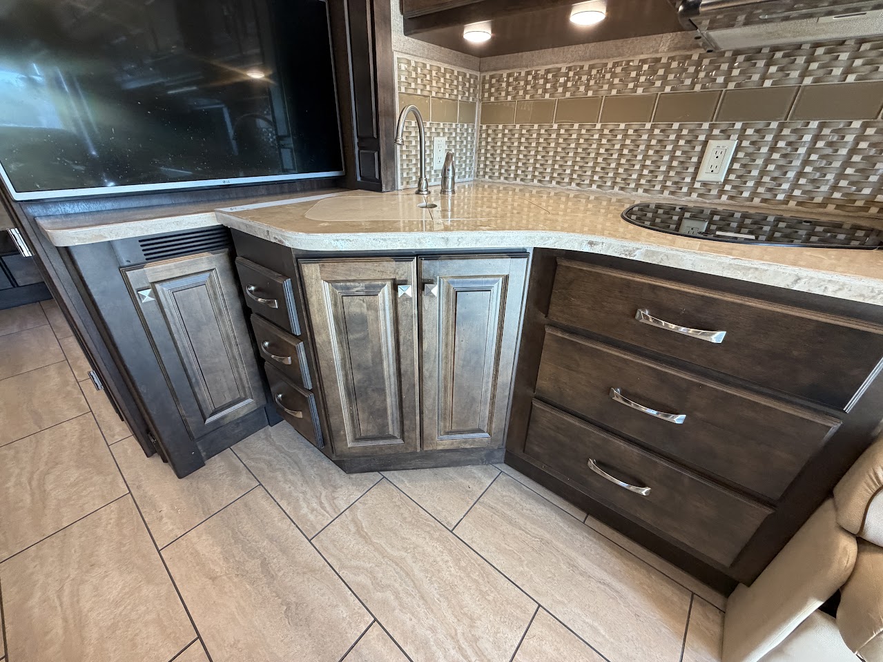 2017 TIFFIN ALLEGRO BREEZE 32BR - Image 17