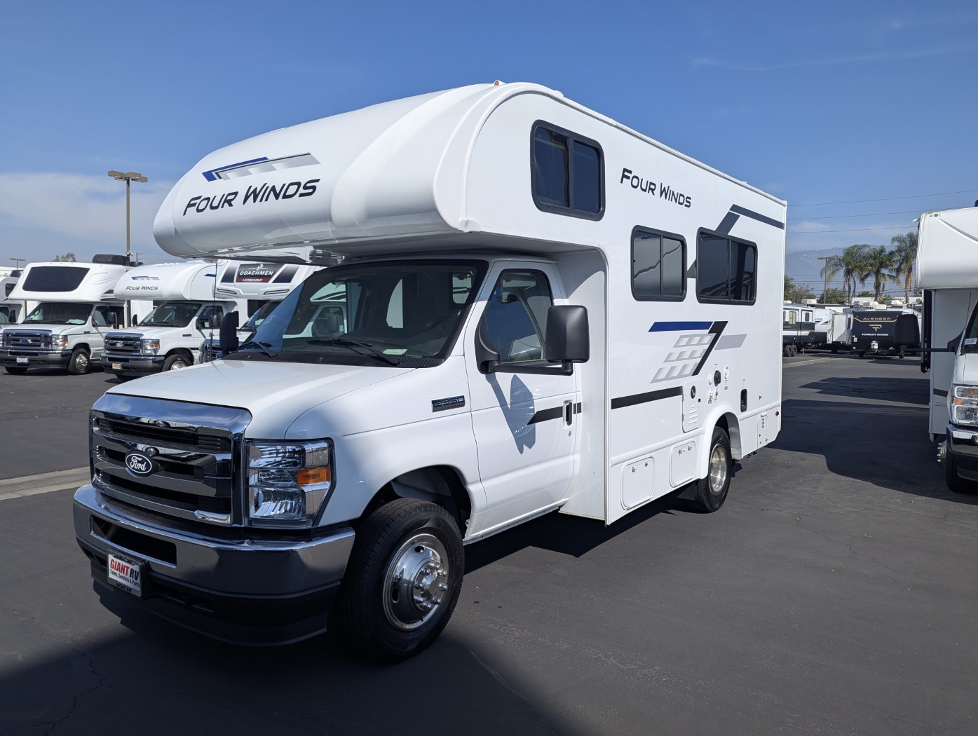2026 Thor Motor Coach Four Winds 19X - Image 3