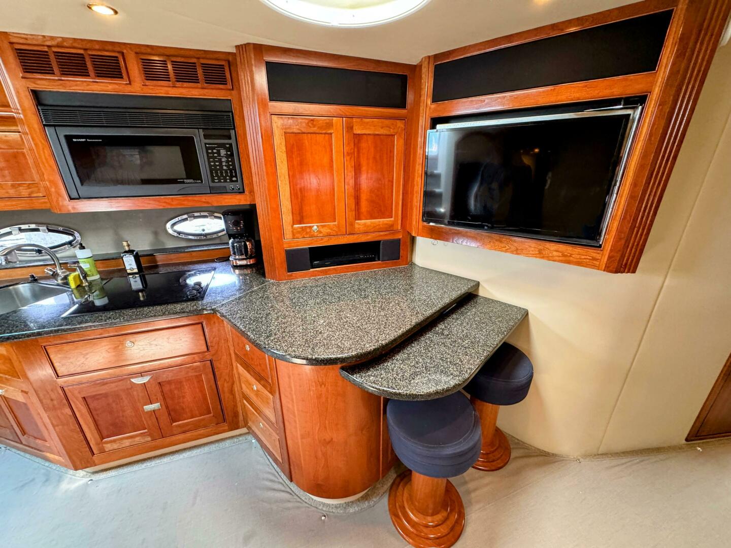 2005 Cruisers Yachts 540 Express - Image 44