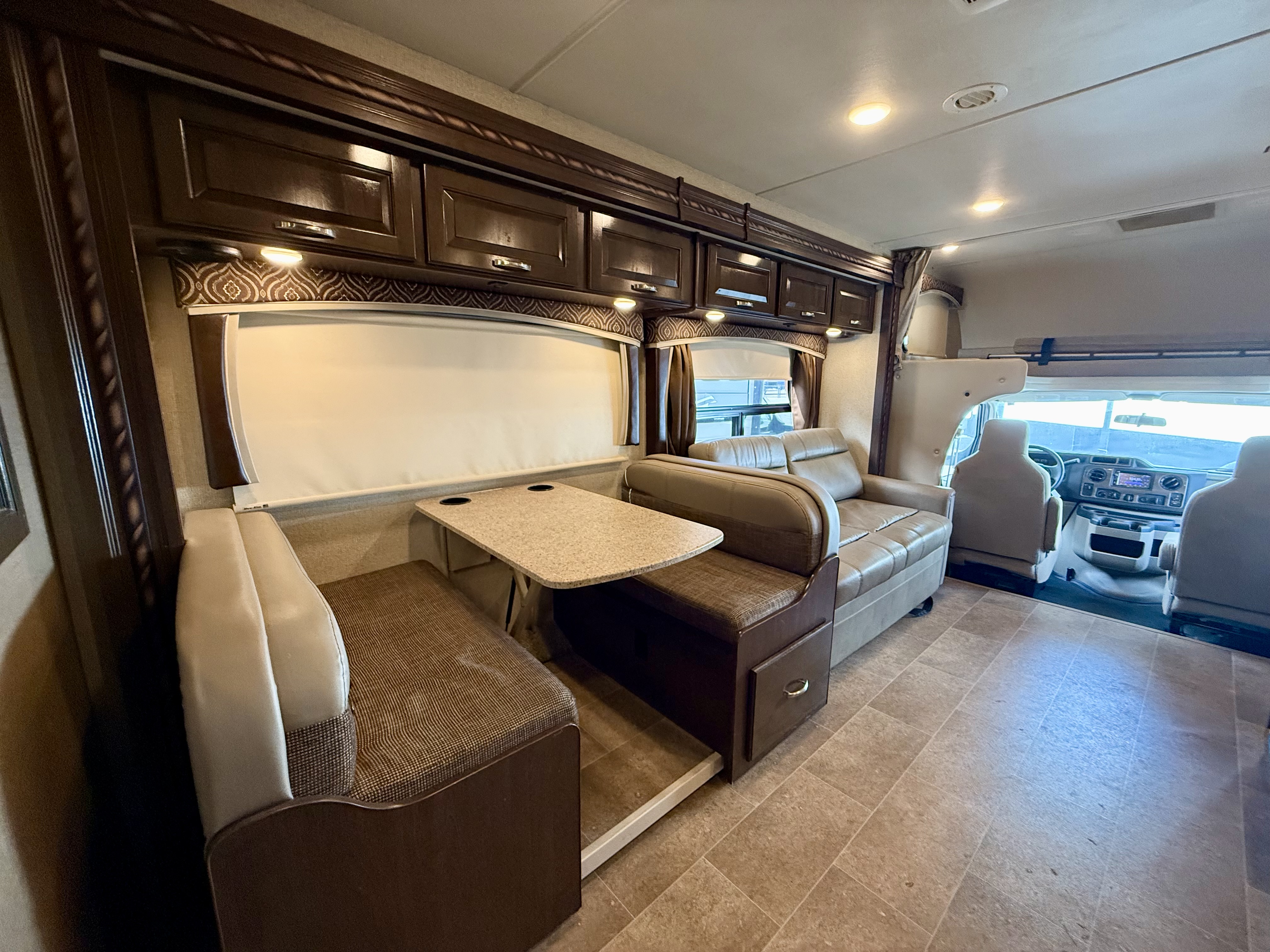 2017 Thor Motor Coach Chateau 31L - Image 14