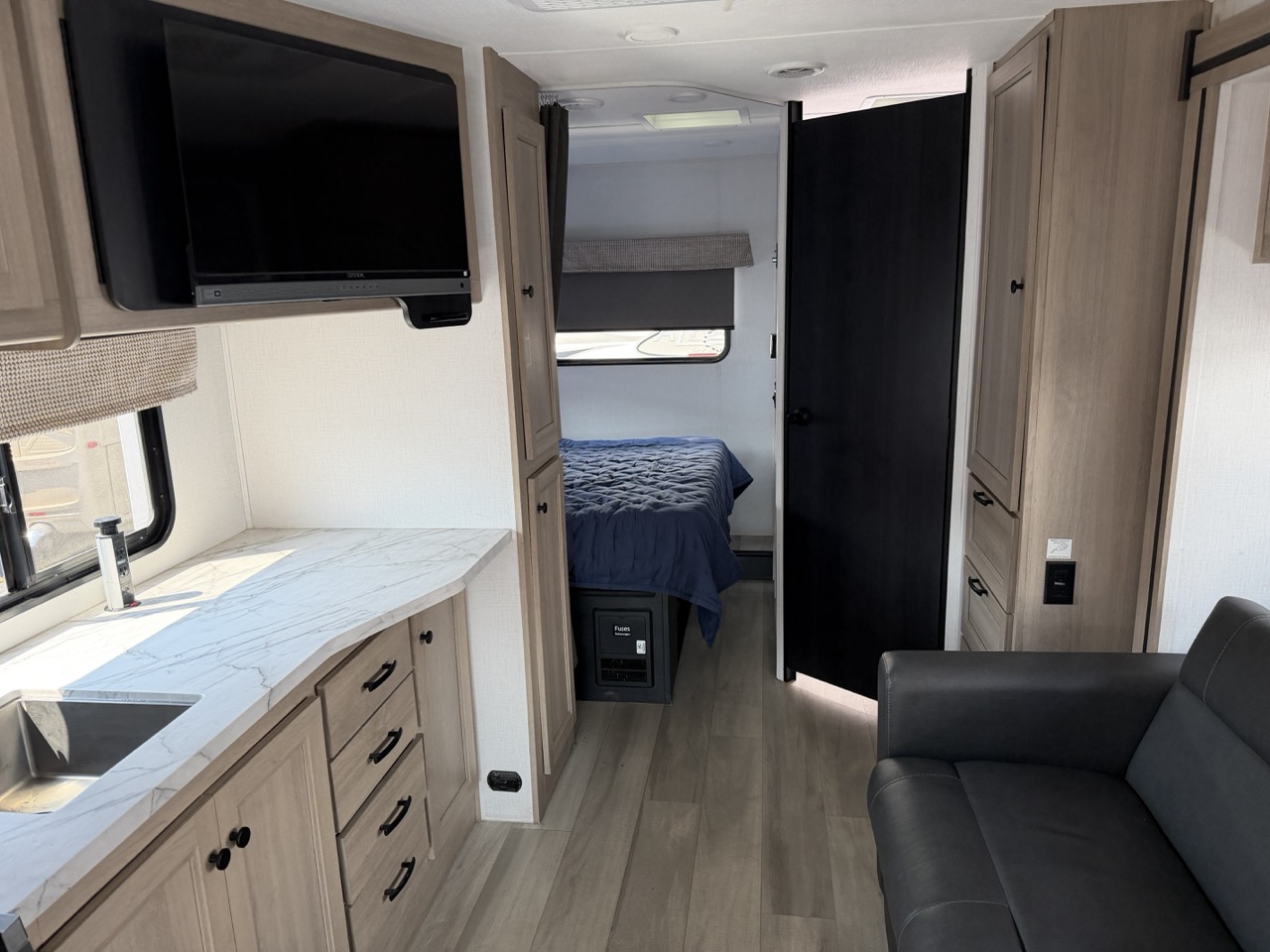 2026 Forest River Sunseeker LE 2550DSLE - Image 10
