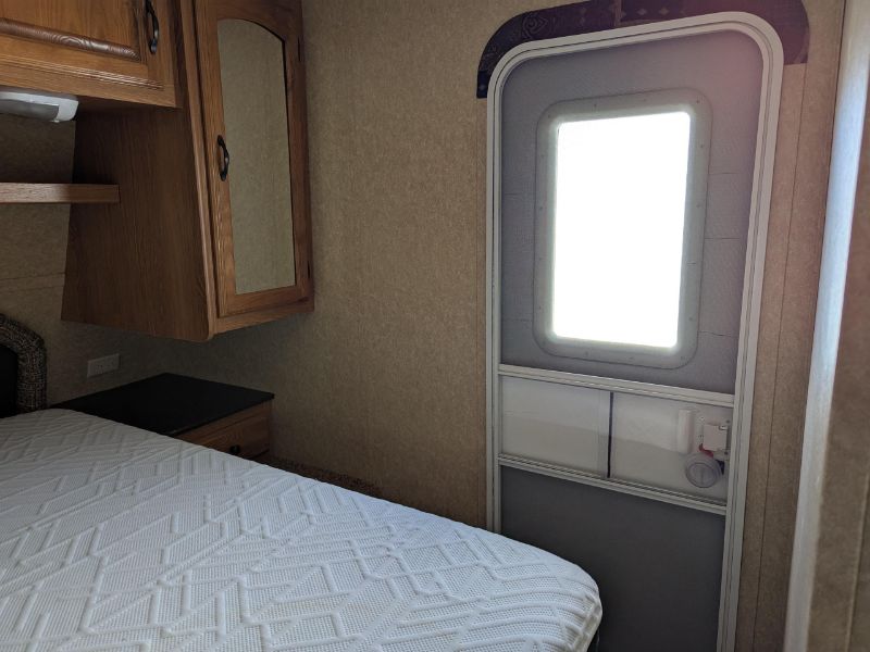 2012 Dutchmen Denali 265RL - Image 12