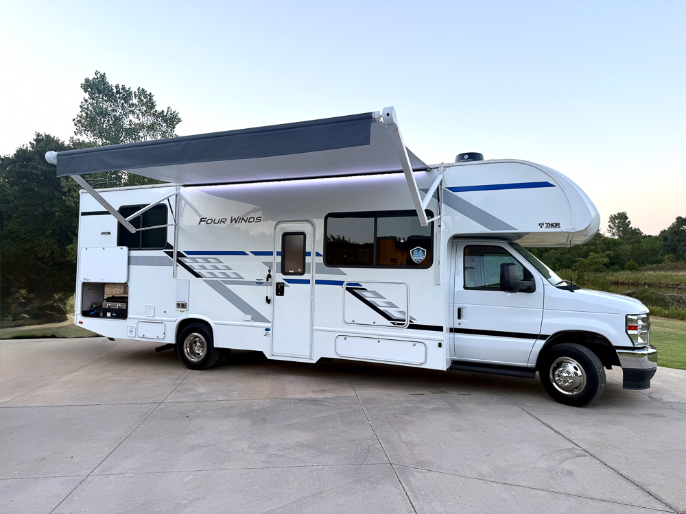 2026 THOR MOTORCOACH FOUR WINDS 28Z - Image 1