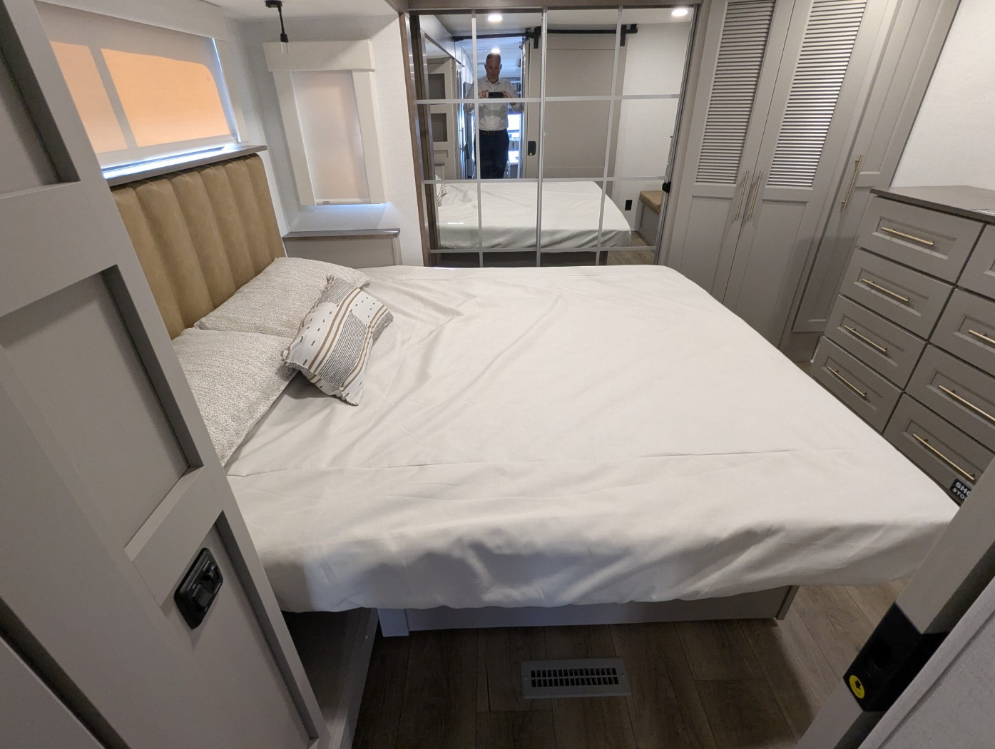 2026 Alliance RV Paradigm 340RL - Image 8