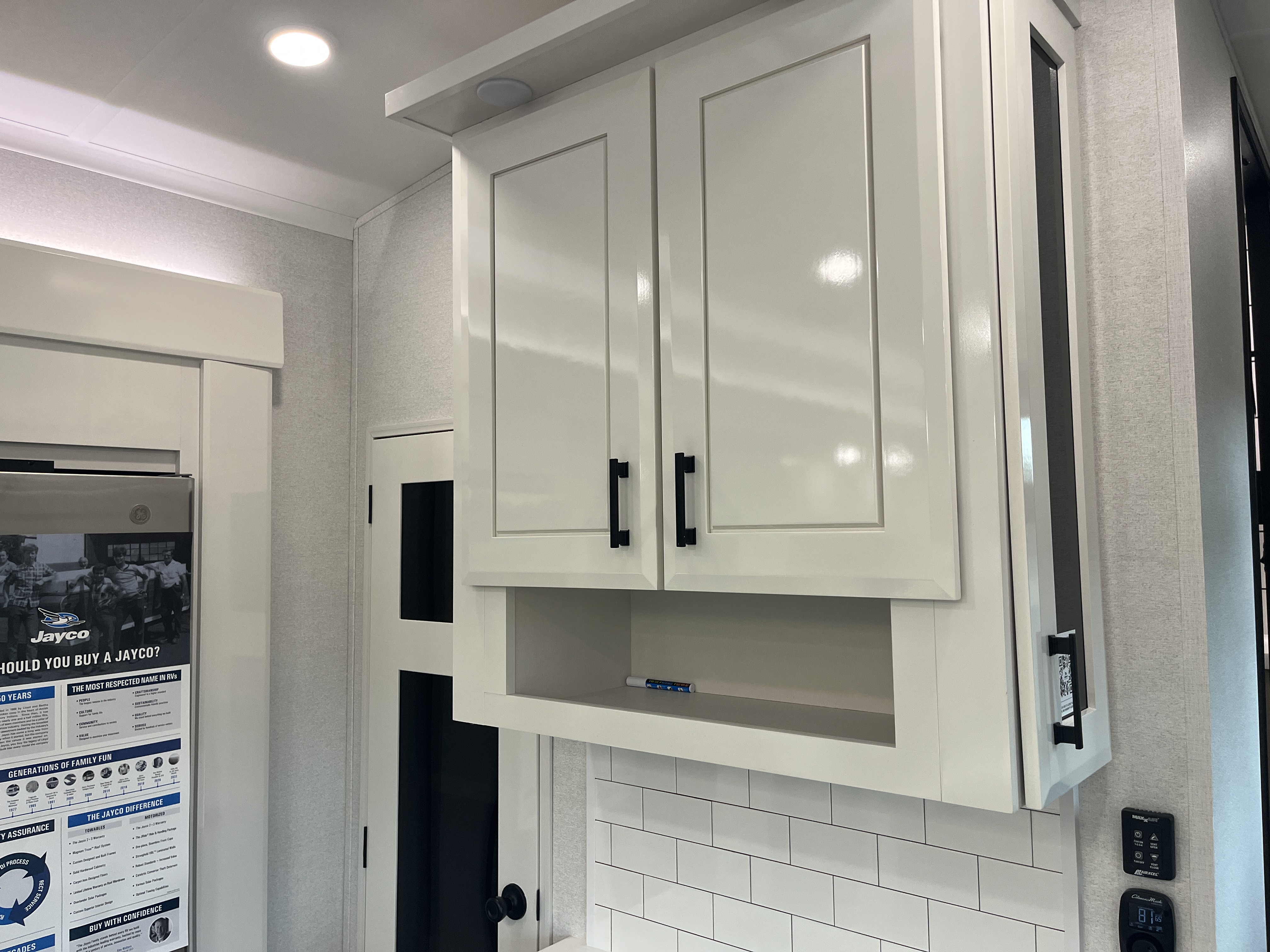 2027 JAYCO PINNACLE 32RLTS - Image 35