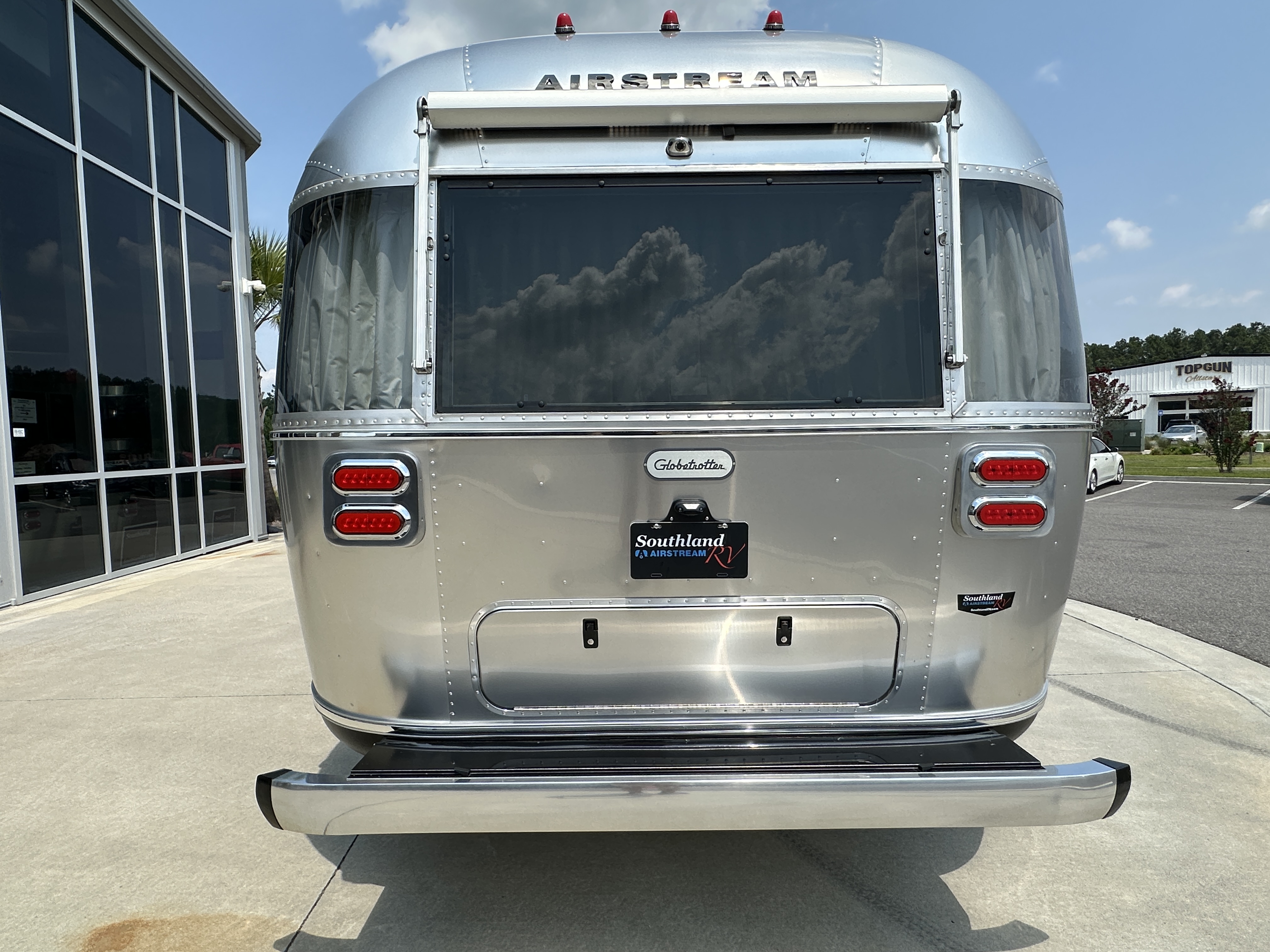 2027 Airstream Globetrotter 27FB Twin - Image 6