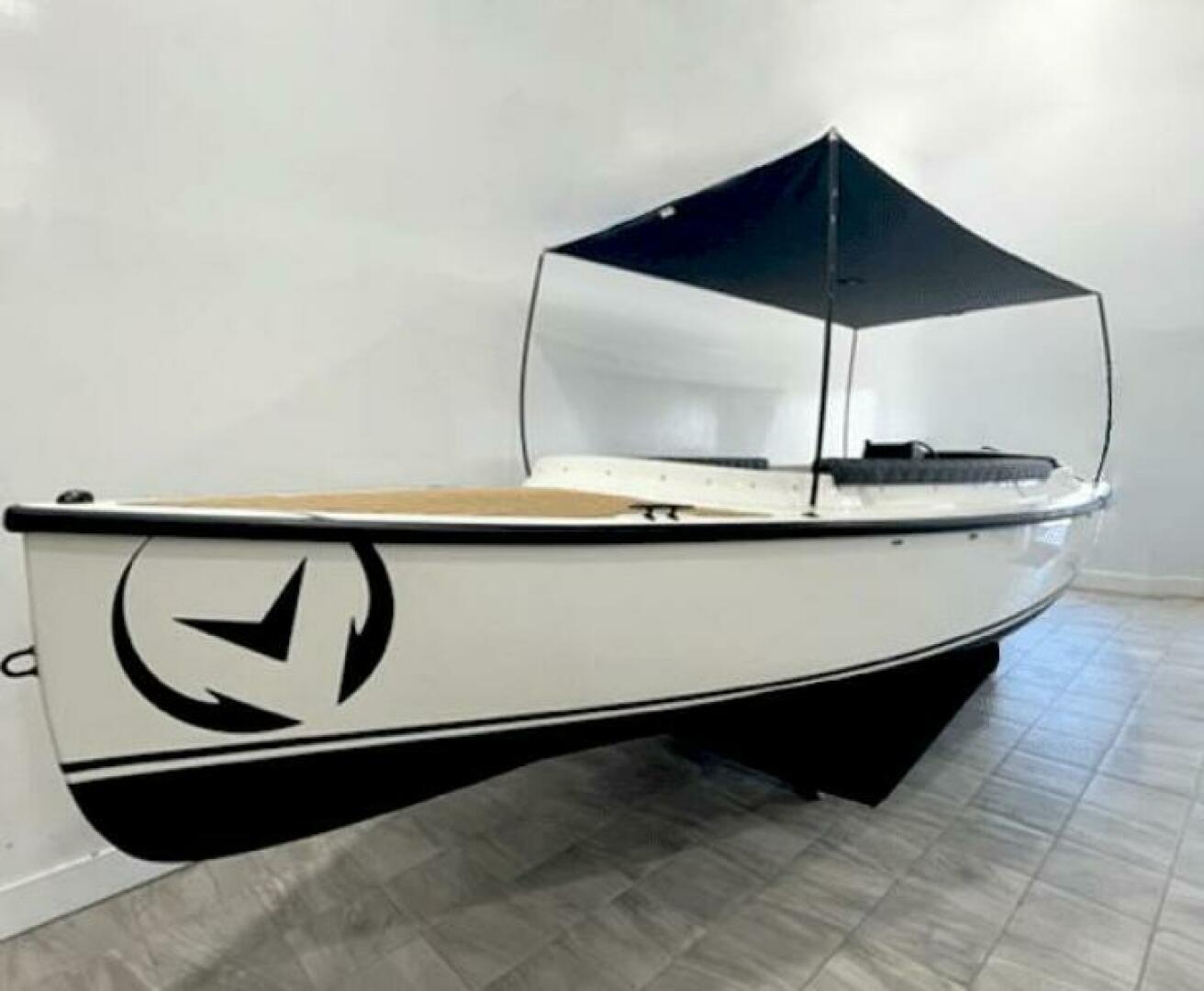 2024 Vision WX Tritoon - Image 10