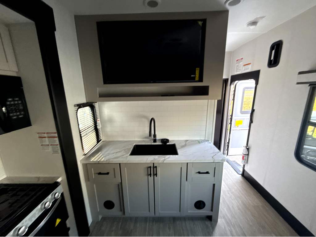 2027 JAYCO SEISMIC 265 - Image 19