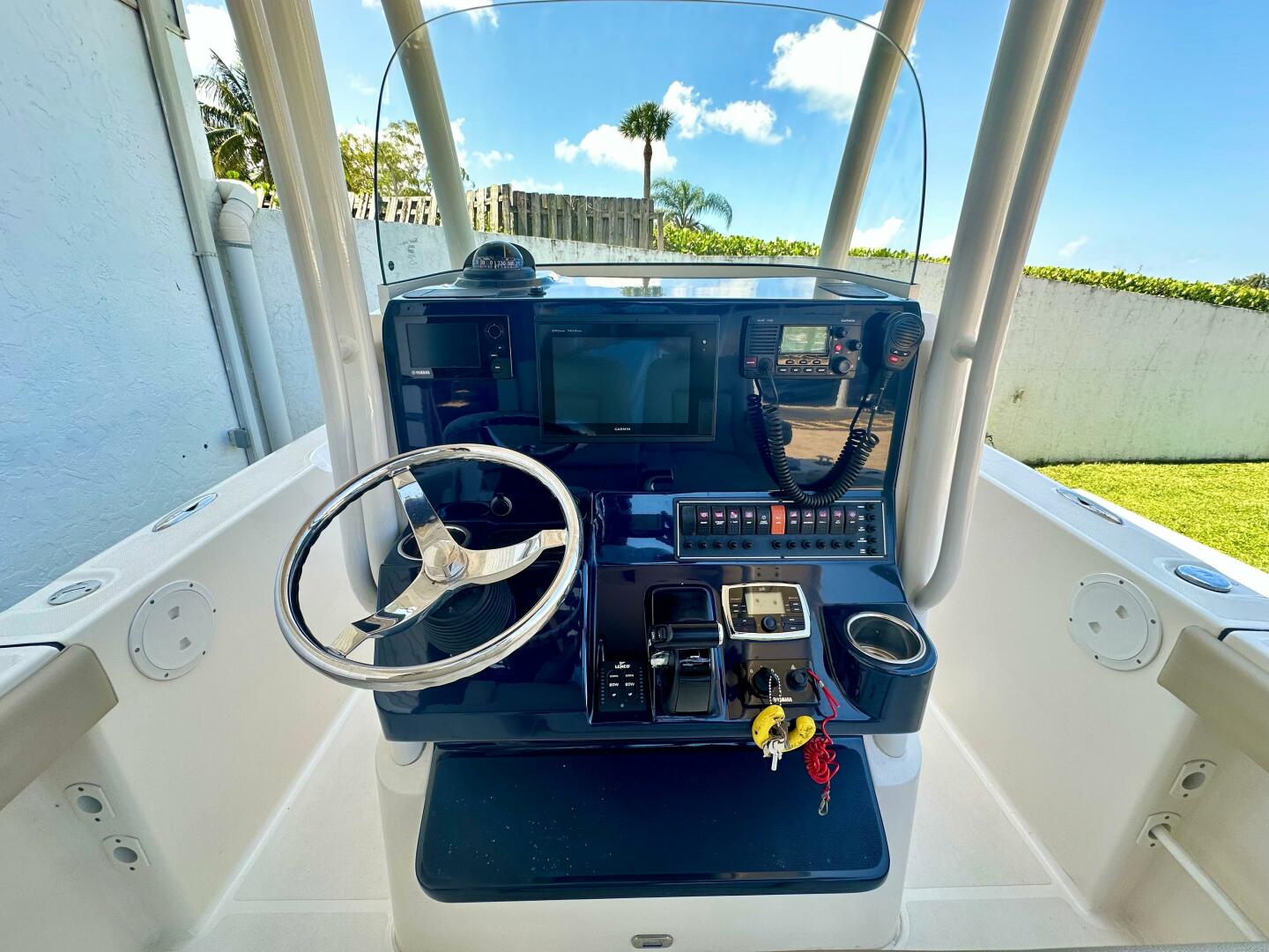 2016 PURSUIT C 238 Center Console Base - Image 44