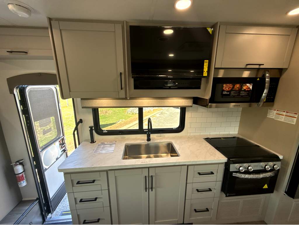 2027 JAYCO GREYHAWK 29MV - Image 17