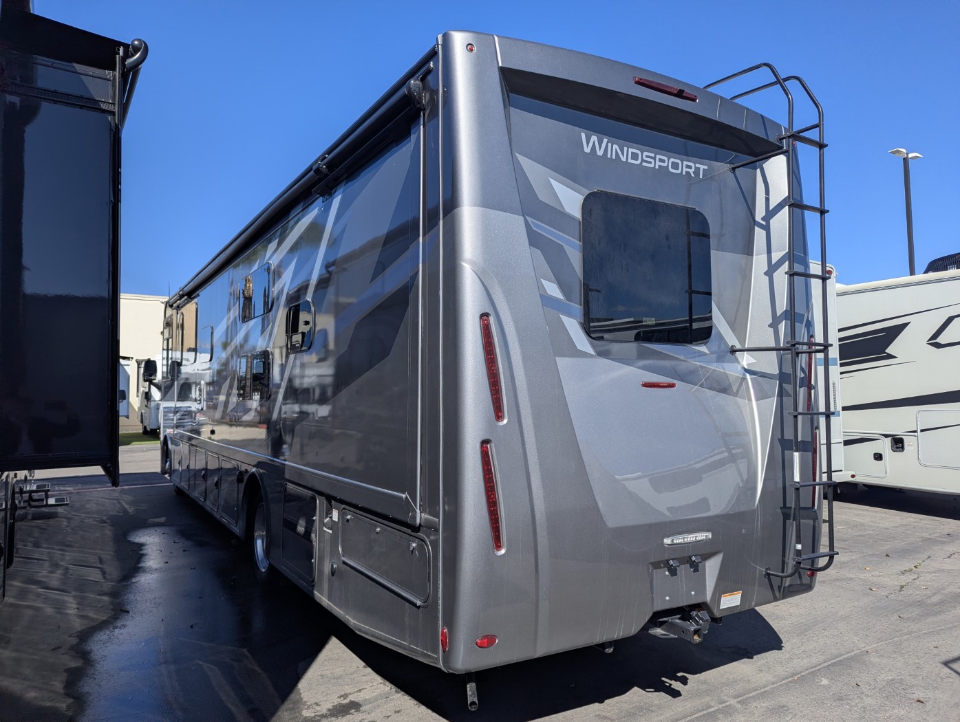 2026 Thor Motor Coach Windsport 35J - Image 4