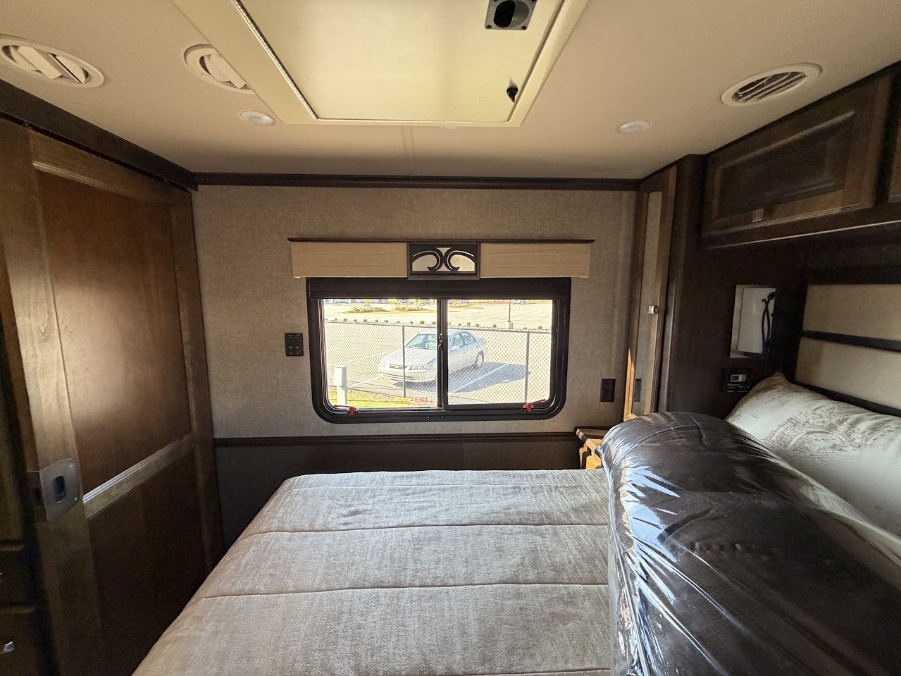 2017 TIFFIN ALLEGRO BREEZE 32BR - Image 31