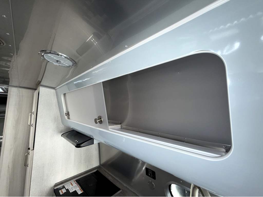 2026 AIRSTREAM INTERNATIONAL 27FBT - Image 14