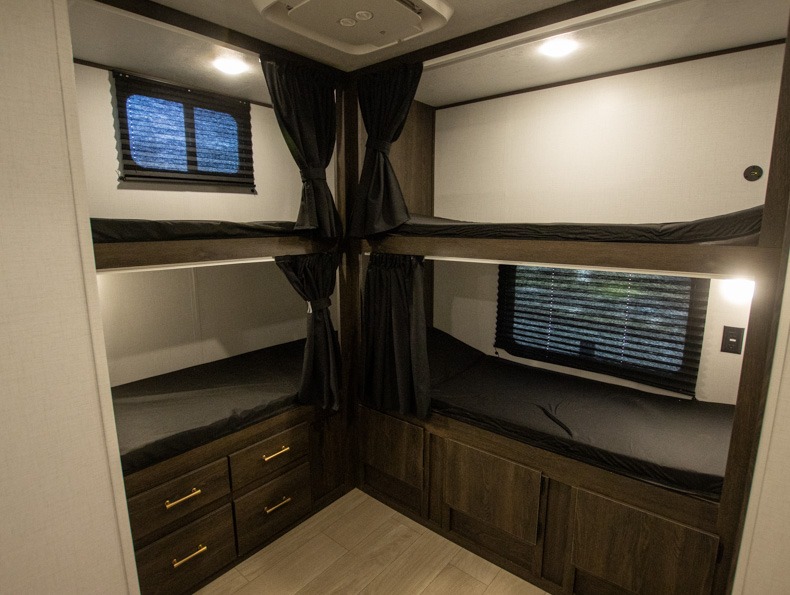 2026 CrossRoads Zinger 328SB - Image 22