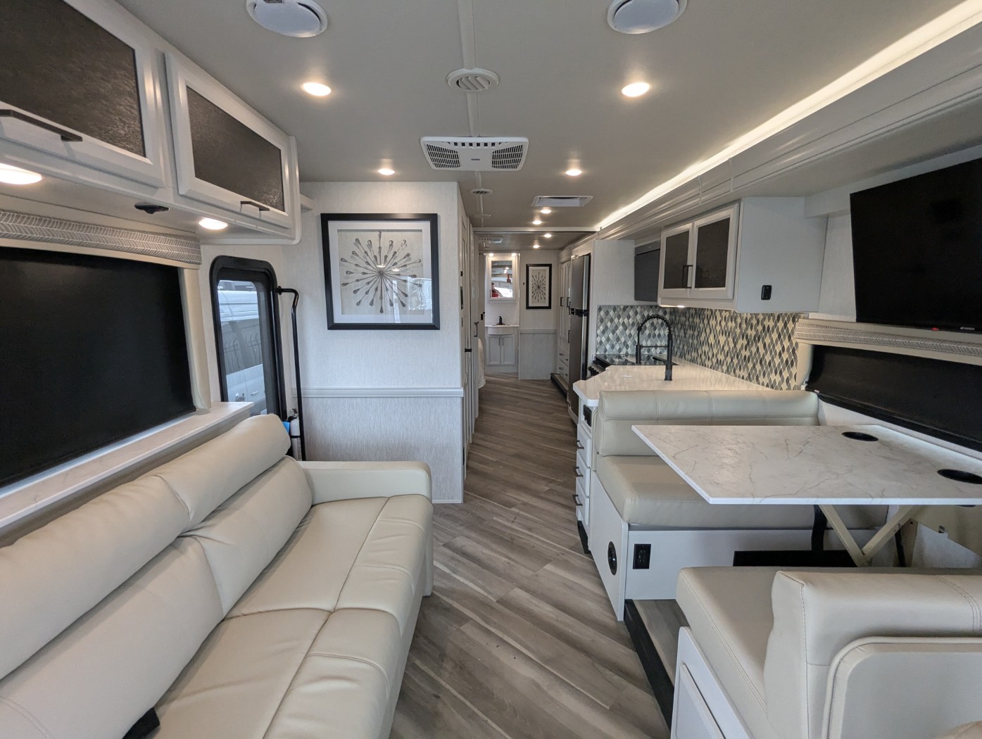 2026 Holiday Rambler Invicta 33HB - Image 12