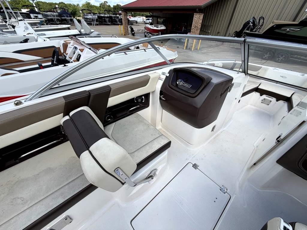 2019 CHAPARRAL 2019 SUNCOAST 230 - Image 8