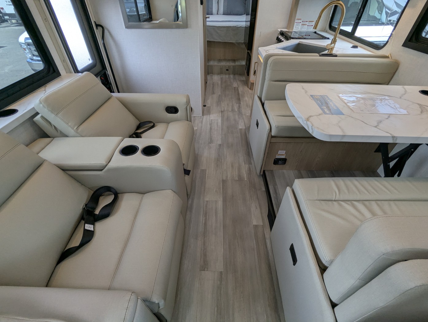 2027 Thor Motor Coach Four Winds 28Z - Image 14