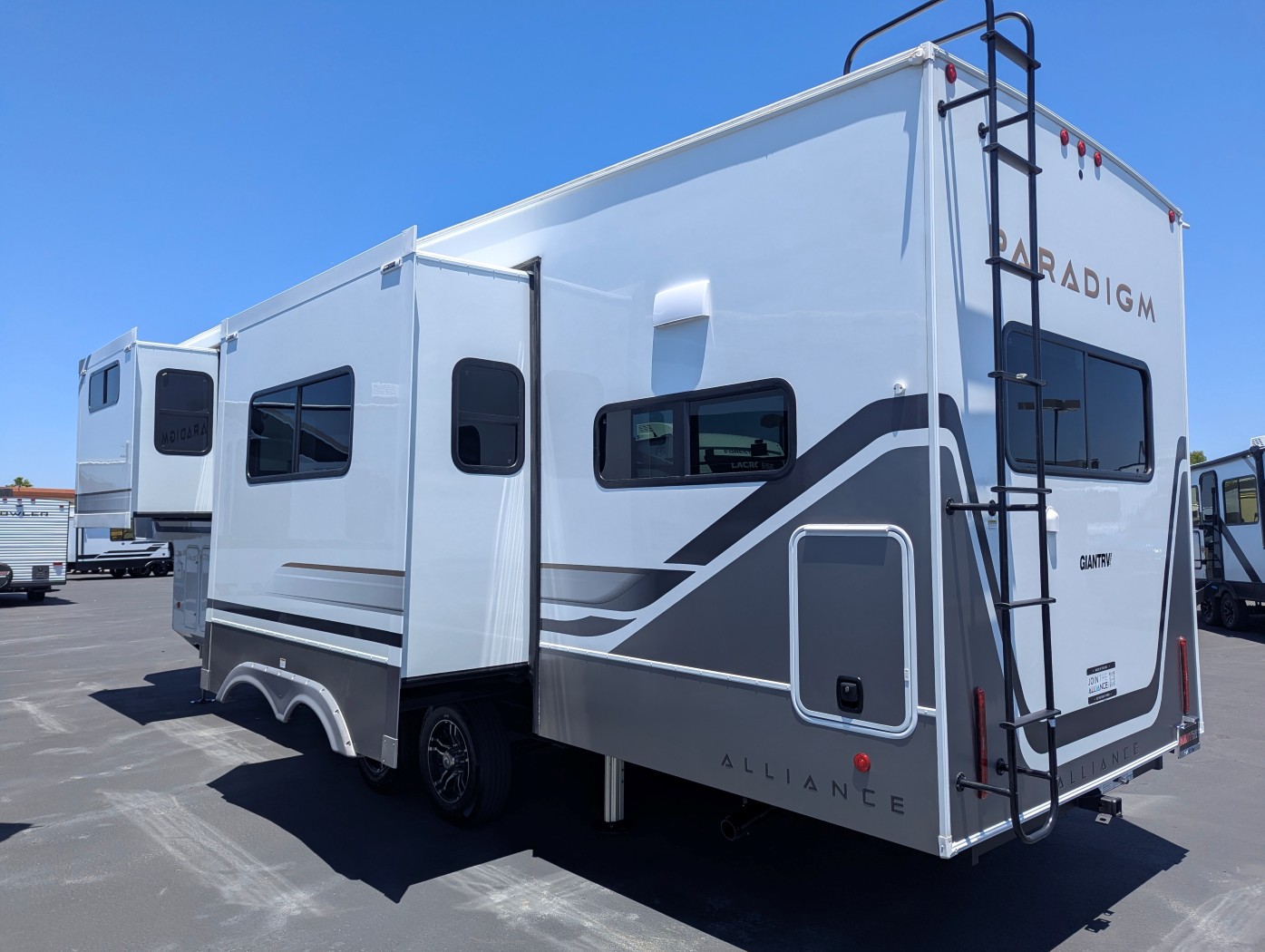2026 Alliance RV Paradigm 312RK - Image 4