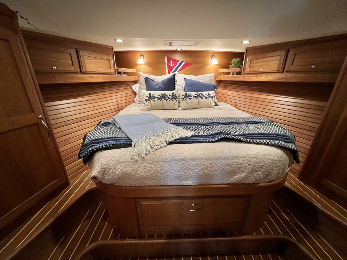 2017 Sabre 48 Salon Express - Image 25