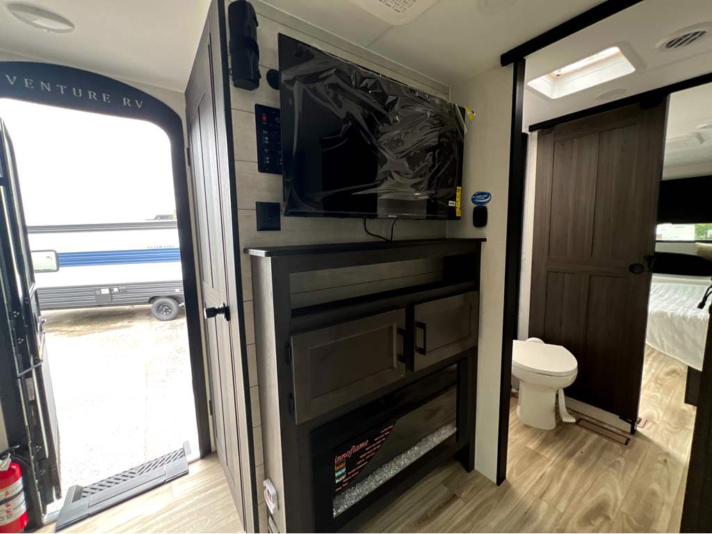 2027 VENTURE RV STRATUS 262VFK - Image 8